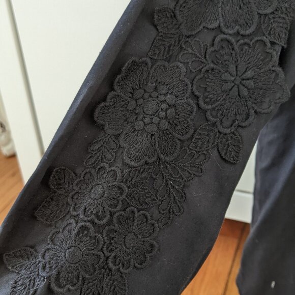Lace attached black shirt - Picture 3 of 4